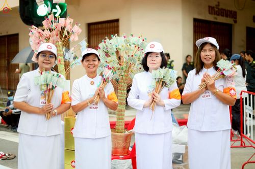 ภาพ No.245818:วันที่ 13-14 กันยายน พ.ศ. 2568 เจ้าหน้าที่ทุกสถานะ ทุกส่วนงาน ร่วมแรงร่วมใจ ปฏิบัติหน้าที่ เตรียมงาน เก็บงาน ตักบาตรพระ 555 รูป อ.เบตง จยะลา