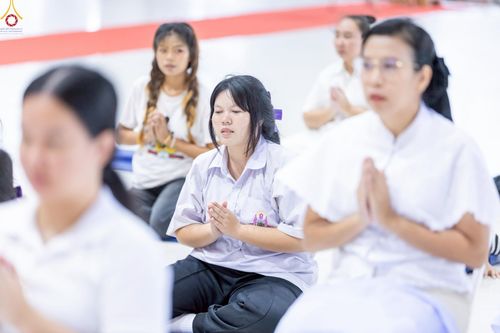 ภาพ No.249068:วันที่ 26-28 กันยายน พ.ศ. 2568 โครงการอบรม อุบาสกแก้ว อุบาสิกาแก้ว รุ่นที่ 3  ณ ศูนย์ปฏิบัติธรรมสมุทรปราการ ได้รับความเมตตาจากคณะสงฆ์ในพื้นที่  รวมถึงผู้บริหารสถานศึกษา ที่นำนักเรียนระดับมัธยมปลาย  มารับฟังข้อมูลเพื่อที่จะเป็นกำลังสำคัญ ในการเข้าร่วมขบวน