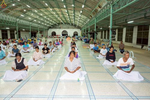 ภาพ No.235393:วันที่ 30-31 กรกฎาคม พ.ศ. 2568 วัดพระธรรมกาย มูลนิธิธรรมกาย ร่วมกับศูนย์ส่งเสริมศีลธรรมจังหวัดสุรินทร์ เปิดศูนย์พักพิงชั่วคราวเพื่อช่วยเหลือประชาชน ผู้อพยพจากเหตุปะทะกันตามแนวชายแดน ไทย-กัมพูชา ตั้งแต่วันที่ 24 กรกฎาคม พ.ศ.2568 เป็นต้นไป