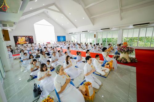 ภาพ No.169632:พิธีทอดกฐินเพื่อสร้าง หอฉันคุณยายอาจารย์ มหารัตนอุบาสิกาจันทร์ ขนนกยูง  ณ ศูนย์ปฏิบัติธรรมชลบุรี วันที่ 25 ตุลาคม พ.ศ. 2567