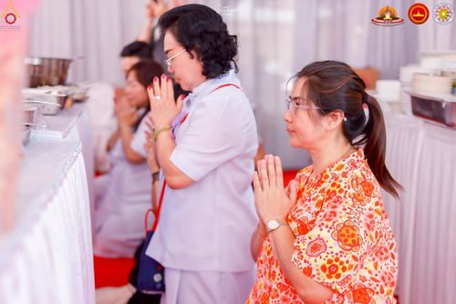 ภาพ No.224473:วันจันทร์ที่ 12 พฤษภาคม พ.ศ. 2568  ชาวพุทธในอินโดนีเซีย ร่วมฉลองวิสาขบูชาจุดประทีปกว่า 200,000 ดวง ณ พระมหาเจดีย์บรมพุทโธ  เจริญพุทธมนต์ถวาย “พระวชิรเกล้าเจ้าอยู่หัว”