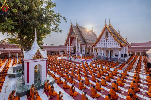 ภาพ No.112008:พิธีจุดประทีปถวายเป็นพุทธบูชา และบูชาธรรมมหาปูชนียาจารย์ พระมงคลเทพมุนี(สด จนฺทสโร) ในโครงการธรรมยาตรา กตัญญูบูชา มหาปูชนียาจารย์ พระมงคลเทพมุนี(สด จนฺทสโร) พระผู้ปราบมาร อนุสรณ์สถาน 7 แห่ง ปีที่ 12 วันที่ 14 มกราคม พ.ศ. 2567 ณ วัดสองพี่น้อง อ.สองพี่น้อง