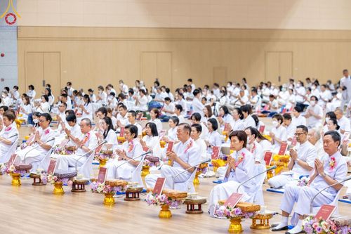 ภาพ No.138796:พิธีถวายกองทุนสนับสนุน การสร้างพระไตรปิฎกฉบับธรรมชัย และอนุรักษ์คัมภีร์ใบลาน น้อมบูชาธรรมหลวงพ่อธัมมชโย 80 ปี ณ ห้องแก้วสารพัดนึก 2 วัดพระธรรมกาย วันเสาร์ที่ 1 มิถุนายน พศ. 2567