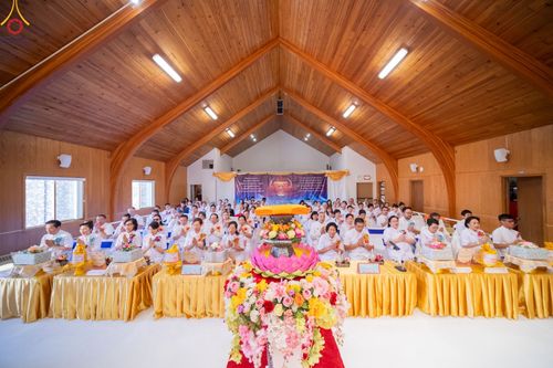 ภาพ No.91246:พิธีสมโภชพระประธาน "พระธรรมกาย" , พิธีเปิดไฟมงคลและเปิดไฟส่องสว่างรัศมีดวงธรรมพระประธาน "พระธรรมกาย" , พิธีทอดผ้าป่าภาคพื้น 19 วัดศูนย์สาขาภาคพื้นอเมริกา  และพิธีมุทิตาสักการะพระมหาเถระ พระเถระ ประจำปี 2566 วันอาทิตย์ที่ 15 ตุลาคม พ.ศ. 2566