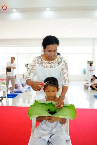 ภาพ No.134838:พิธีตัดปอยผม พิธีขอขมารับผ้าไตร พิธีบรรพชา และพิธีถวายบาตร ในโครงการบรรพชาสามเณร ฟื้นฟูพระพุทธศาสนาทั่วไทย  ณ ศูนย์ปฏิบัติธรรมและศูนย์อบรมเยาวชนเพชรบุรี ต.ท่าแลง อ.ท่ายาง จ.เพชรบุรี