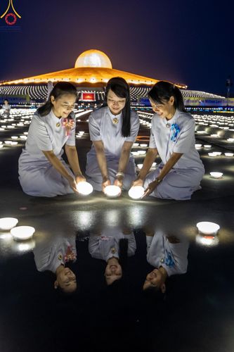 ภาพ No.154807:พิธีจุดประทีป, พิธีฉลองชัยสวดมนต์บทธัมมจักกัปปวัตนสูตร ณ มหารัตนวิหารคด วัดพระธรรมกาย วันอังคารที่ 17 กันยายน พ.ศ. 2567