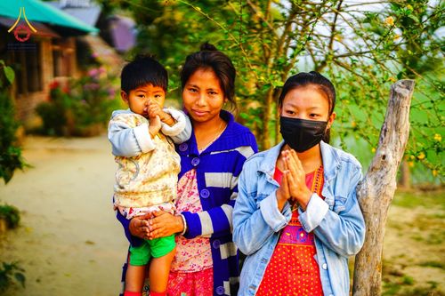 ภาพ No.76379:คณะสงฆ์และสามเณรบิณฑบาต ประเทศบังกลาเทศ วันที่ 11 กุมภาพันธ์ พ.ศ. 2566