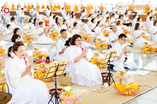 ภาพ No.245111:วันพุธที่ 10 กันยายน พ.ศ. 2568 พิธีถวายภัตตาหารเมนูสวรรค์ เนื่องในวันครบ 25 ปี วันละสังขารคุณยายอาจารย์มหารัตนอุบาสิกาจันทร์ ขนนกยูง ณ หอฉันคุณยายอาจารย์ฯ วัดพระธรรมกาย