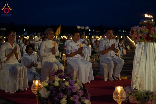 ภาพ No.162267:พิธีจุดประทีปโคมลาน ถวายเป็นพุทธบูชา สร้างความสว่างไสวให้กับแผ่นดินด้วยแสงธรรม วันพฤหัสบดีที่ 17 ตุลาคม พ.ศ. 2567 ณ พุทธอุทยานนานาชาติ จังหวัดหนองคาย