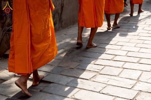 ภาพ No.213105:วันที่ 17 - 18 มีนาคม พ.ศ. 2568 คณะสงฆ์และสามเณรเดินบิณฑบาต รอบเมืองในพื้นที่ วัดสยมภูวนาถและราชวังปาตัน ณ เมืองกาฐมาณฑุ ประเทศเนปาล