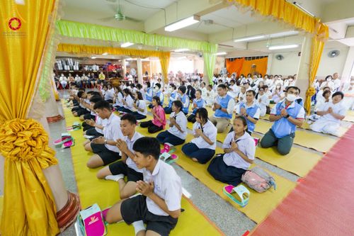 ภาพ No.196579:พิธีทอดผ้าป่าทำนุบำรุงศาสนสถาน ณ วัดไทยเจริญ ตำบลบางขุนกอง อำเภอบางกรวย จังหวัดนนทบุรี  ในโครงการธรรมยาตรา กตัญญูบูชา มหาปูชนียาจารย์ พระมงคลเทพมุนี(สด จนฺทสโร) พระผู้ปราบมาร อนุสรณ์สถาน 7 แห่ง ปีที่ 13 วันที่ 17 มกราคม พ.ศ. 2568