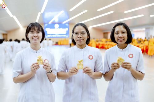 ภาพ No.246539:วันที่ 17 กันยายน พ.ศ. 2568 พิธีรับดวงแก้วนักเรียนบาลี "ดวงแก้วยกชั้นให้ลั่นจักรวาล" ณ ห้องเทวสภา วัดพระธรรมกาย