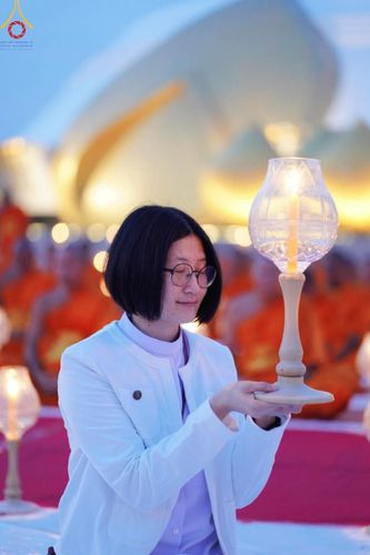 ภาพ No.200602:พิธีจุดประทีปถวายเป็นพุทธบูชา และบูชาธรรมมหาปูชนียาจารย์ ณ อนุสรณ์สถานบางปลา วัดบางปลา อำเภอบางเลน จังหวัดนครปฐม ในโครงการธรรมยาตรา กตัญญูบูชา มหาปูชนียาจารย์ พระมงคลเทพมุนี(สด จนฺทสโร) พระผู้ปราบมาร อนุสรณ์สถาน 7 แห่ง ปีที่ 13 วันที่ 23 มกราคม พ.ศ. 2568