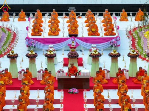 ภาพ No.107112:พิธีจุดประทีปถวายเป็นพุทธบูชา และบูชาธรรมมหาปูชนียาจารย์ ในโครงการธรรมยาตรากตัญญูบูชา มหาปูชนียาจารย์ พระมงคลเทพมุนี(สด จนฺทสโร) พระผู้ปราบมาร  อนุสรณ์สถาน 7 แห่ง ปีที่ 12  วันที่ 6 มกราคม พ.ศ. 2567 ณ อนุสรณ์สถานมหาวิหารพระมงคลเทพมุนี อ.สองพี่น้อง จ.สุพร