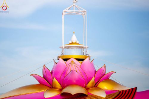 ภาพ No.211624:วันอาทิตย์ที่ 16 มีนาคม พ.ศ. 2568 พิธีอัญเชิญพระบรมสารีริกธาตุ ประดิษฐาน ณ ปทุมเจดีย์ ศูนย์อบรมเยาวชนปัตตานี