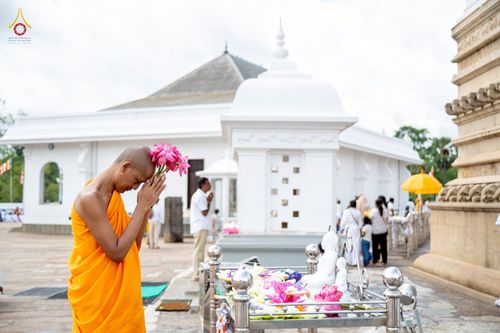 ภาพ No.264473:วันที่ 23 ตุลาคม พ.ศ. 2568 พิธีทอดกฐินสมทบ วัดกัลยาณมิตรต่างประเทศ  บูชาธรรม 81 ปี หลวงพ่อธัมมชโย  ณ วัดศรีอโรคา รามายา , วัดศรีธรรมราชา , วัดเปรดีปะกันเด วิหารายา ในเมืองมาตะเล ประเทศศรีลังกา 