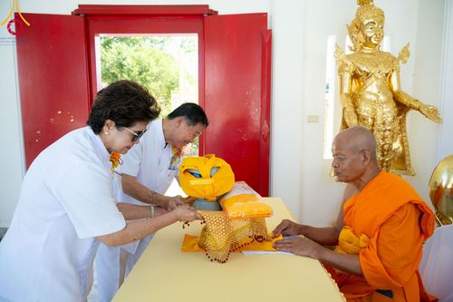 ภาพ No.101221:พิธีบรรพชาธรรมทายาท ในโครงการอุปสมบทบูชาธรรม มหาปูชนียาจารย์ พ.ศ. 2566 ณ วัดสองพี่น้อง สุพรรณบุรี วันที่ 5 ธันวาคม พ.ศ. 2566