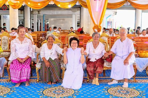 ภาพ No.170502:พิธีทอดกฐิน ณ วัดสุราษฎร์รังสรรค์ จ.ปทุมธานี ในโครงการกฐินสามัคคีทั่วไทย 30,000 วัด บูชาธรรม 80 ปี หลวงพ่อธัมมชโย โดยคณะศิษยานุศิษย์วัดพระธรรมกาย วันที่ 27 ตุลาคม พ.ศ. 2567