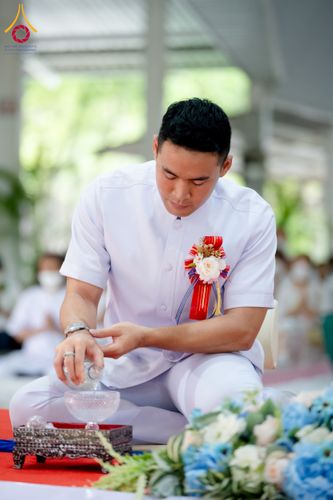 ภาพ No.61253:พิธีตักบาตรฉลองพระใหม่ รุ่นบูชาธรรมโครงการ 1-2 โครงการบรรพชาอุปสมบทหมู่ธรรมทายาท บูชาธรรมหลวงพ่อธัมมชโย 80 ปี ณ โถงช้างสำนักงานใหญ่ วัดพระธรรมกาย วันที่ 20 เมษายน พ.ศ. 2567