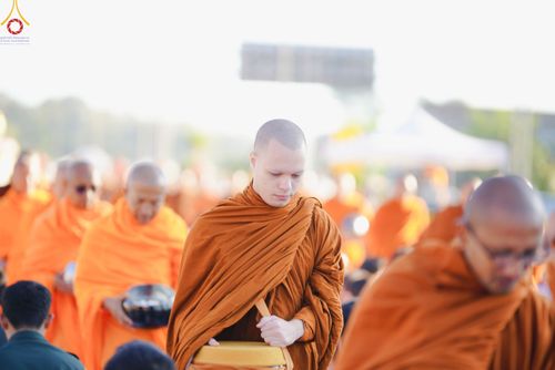 ภาพ No.106800:พิธีตักบาตรพระ ๒๐๐ รูป  "สร้างบุญใหญ่ ส่งท้ายปีเก่า ต้อนรับปีใหม่ ๒๕๖๗" วันอาทิตย์ที่ ๓๑ ธันวาคม ๒๕๖๖ ณ ถนนหน้าที่ว่าการอำเภอภูเรือ อำเภอภูเรือ จังหวัดเลย