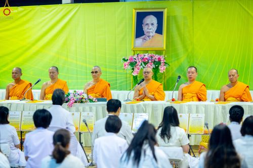 ภาพ No.189409:พิธีถวายภัตตาหารเป็นสังฆทาน แด่พระธรรมยาตรา ในโครงการธรรมยาตรา กตัญญูบูชา มหาปูชนียาจารย์ พระมงคลเทพมุนี(สด จนฺทสโร) พระผู้ปราบมาร อนุสรณ์สถาน 7 แห่ง ปีที่ 13 ณ อนุสรณ์สถานมหาวิหารพระมงคลเทพมุนี (โลตัสแลนด์) อ.สองพี่น้อง จ.สุพรรณบุรี วันที่ 5 มกราคม 2568