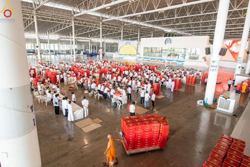 ภาพ No.212020:วันจันทร์ที่ 17 มีนาคม พ.ศ. 2568 บุญบรรจุกล่องไทยธรรม เพื่อถวายแด่พระสังฆาธิการ 40,000 กว่าวัดทั่วไทย ในวันคุ้มครองโลก 22 เมษายน พ.ศ. 2568 ณ บ้านแก้วเรือนทองคุณยายฯ วัดพระธรรมกาย