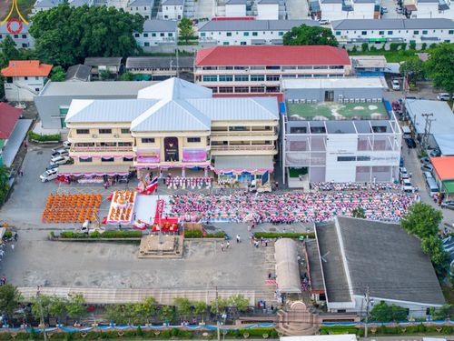 ภาพ No.150796:พิธีเจริญพระพุทธมนต์ และทำบุญตักบาตรแด่คณะสงฆ์ จำนวน 121 รูป เนื่องในโอกาสฉลองครบรอบ 120 ปี อำเภอคลองหลวง จังหวัดปทุมธานี เพื่อถวายเป็นพุทธบูชา ช่วยเหลือผู้ประสบความเดือดร้อนจากอุทกภัย และคณะสงฆ์ 323 วัด 4 จังหวัดชายแดนภาคใต้ วันเสาร์ที่ 31 สิงหาคม พ.ศ. 