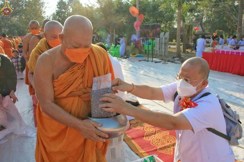 ภาพ No.75702:พิธีเจริญพระพุทธมนต์ และ ตักบาตรพระ 1,111 รูป  บำเพ็ญกุศลเพื่อถวายพระพรชัยมงคลแด่  สมเด็จพระเจ้าลูกเธอ เจ้าฟ้าพัชรกิติยาภา นเรนทิราเทพยวดี กรมหลวงราชสาริณีสิริพัชร มหาวัชรราชธิดา วันเสาร์ที่ 11 กุมภาพันธ์ พ.ศ. 2566 ณ วัดห้วยตองสัก อ.จอมทอง จ.เชียงใหม่