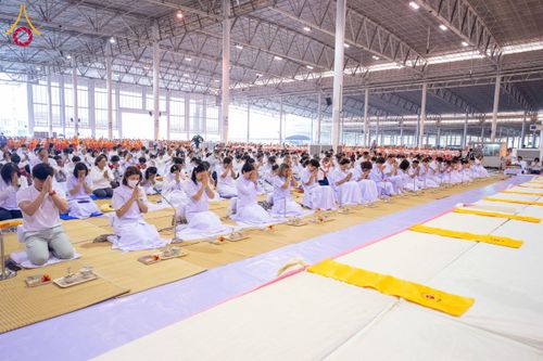 ภาพ No.204284:พิธีถวายภัตตาหารเป็นสังฆทาน แด่พระธรรมยาตรา ณ วัดพระธรรมกาย ตำบลคลองสาม อำเภอคลองหลวง จังหวัดปทุมธานี ในโครงการธรรมยาตรา กตัญญูบูชา มหาปูชนียาจารย์ พระมงคลเทพมุนี(สด จนฺทสโร) พระผู้ปราบมาร อนุสรณ์สถาน 7 แห่ง ปีที่ 13 วันที่ 31 มกราคม พ.ศ. 2568