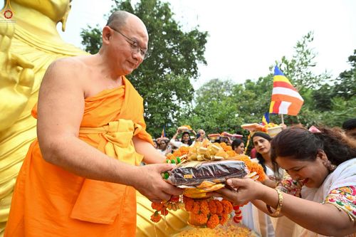 ภาพ No.263503:วันที่ 18 ตุลาคม พ.ศ. 2568 พิธีแห่กฐิน และกฐินสมทบหลวงพ่อ ธัมมชโย  ถวายแด่ วัดพุทธภูมิ เมืองโภปาล รัฐมัธยประเทศ ประเทศอินเดีย 