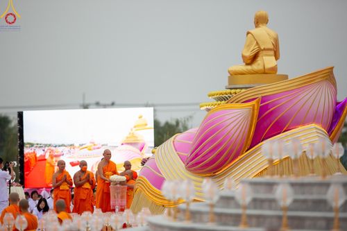 ภาพ No.118179:พิธีจุดประทีปถวายเป็นพุทธบูชา และบูชาธรรมมหาปูชนียาจารย์ พระมงคลเทพมุนี(สด จนฺทสโร) วันที่ 24 มกราคม พ.ศ. 2567 ณ อนุสรณ์สถานบางปลา อ.บางเลน จ.นครปฐม