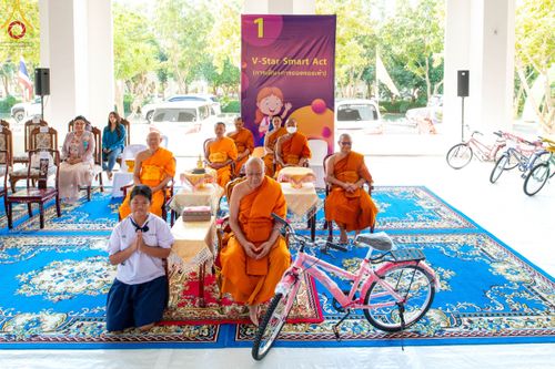 ภาพ No.103780:วันรวมพลังเด็กดี V-Star ผู้นำฟื้นฟูศีลธรรมโลก "รักษ์บวร รักษ์ศีล ๕ จังหวัดปทุมธานี" ปีที่ 5 ปีการศึกษา 2566 ณ วัดสายสุวพรรณ จ.ปทุมธานี วันศุกร์ที่ 22 ธันวาคม พ.ศ. 2566