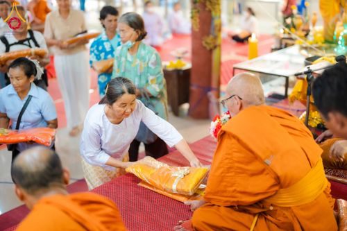 ภาพ No.172304:พิธีทอดกฐิน วัดเจริญธรรมมาราม จ.จันทบุรี ในโครงการกฐินสามัคคีทั่วไทย 30,000 วัด บูชาธรรม 80 ปี หลวงพ่อธัมมชโย โดยคณะศิษยานุศิษย์วัดพระธรรมกาย วันที่ 30 ตุลาคม พ.ศ. 2567