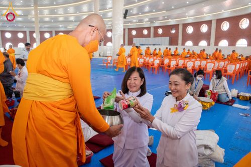 ภาพ No.130720:พิธีตักบาตรฉลองสามเณรใหม่ ในโครงการบรรพชา 1,250 รูป ณ แดนประสูติ สวนลุมพินี ประเทศเนปาล วันที่ 10 มีนาคม พ.ศ. 2567