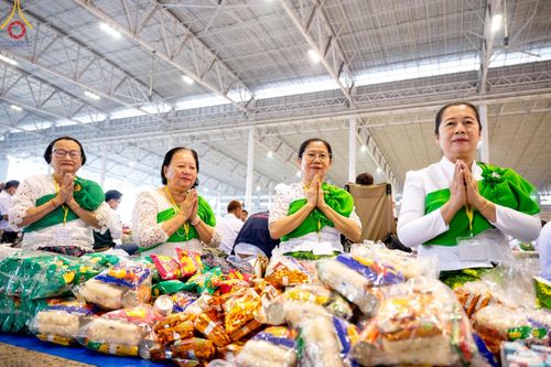 ภาพ No.205850:พิธีตักบาตร และ พิธีบูชาข้าวพระ ในวันอาทิตย์ต้นเดือน 2 กุมภาพันธ์ พ.ศ. 2568 ณ สภาธรรมกายสากล วัดพระธรรมกาย