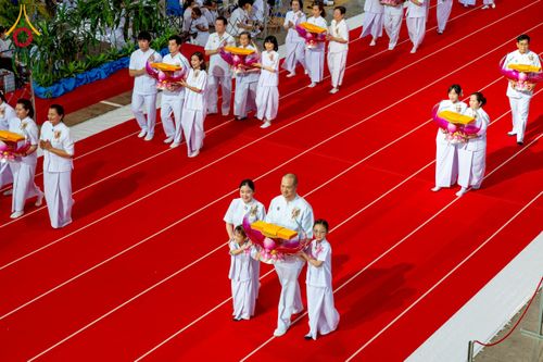 ภาพ No.215384:วันอาทิตย์ต้นเดือนที่ 6 เมษายน พ.ศ. 2568 ขบวนอัญเชิญผ้าป่าสมทบ มหาสังฆทาน 40,000 กว่าวัดทั่วประเทศ ณ สภาธรรมกายสากล วัดพระธรรมกาย