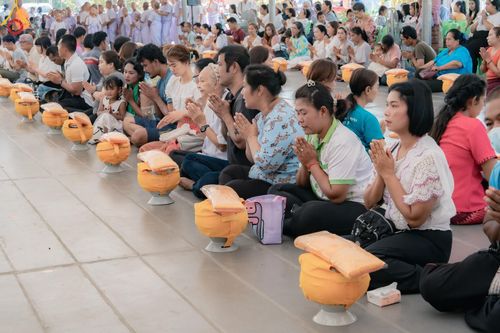 ภาพ No.133438:พิธีขอขมารับผ้าไตร, พิธีบรรพชาสามเณร, สามเณรออกบิณฑบาต ในโครงการบรรพชาสามเณร ฟื้นฟูพระพุทธศาสนาทั่วไทย  ณ ศูนย์ปฏิบัติธรรม และอบรมเยาวชนเมืองยะลา วันที่ 3 เมษายน พ.ศ. 2567