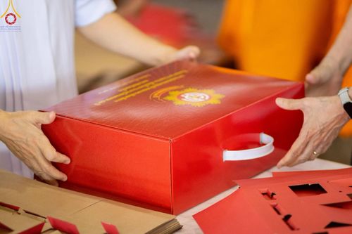 ภาพ No.210869:วันที่ 15 มีนาคม พ.ศ. 2568  บุญบรรจุกล่องไทยธรรม เพื่อถวายแด่พระสังฆาธิการ 40,000 กว่าวัดทั่วไทย ในวันคุ้มครองโลก 22 เมษายน พ.ศ. 2568