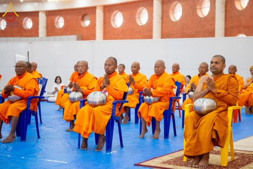 ภาพ No.210191:วันพฤหัสบดีที่ 6 มีนาคม พ.ศ. 2568 ตักบาตรฉลองสามเณรใหม่ โครงการบรรพชาสามเณรท้องถิ่นชาวเนปาล 500 รูป ณ ลุมพินี ประเทศเนปาล