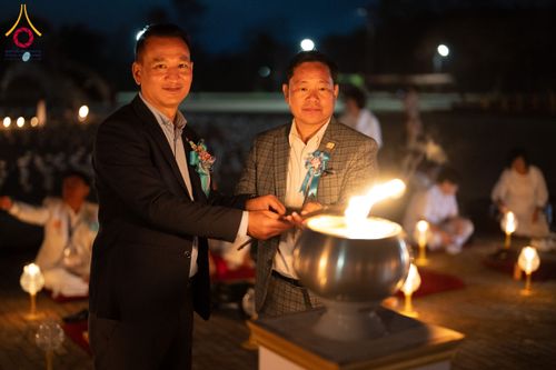 ภาพ No.130617:พิธีจุดโคมประทีปถวายเป็นพุทธบูชา ในโครงการบรรพชา 1,250 รูป ณ มหาวิหารมายาเทวี แดนประสูติ สวนลุมพินี ประเทศเนปาล วันที่ 9 มีนาคม พ.ศ. 2567