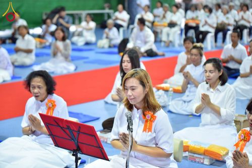 ภาพ No.238092:วันอังคารที่ 12 สิงหาคม พ.ศ. 2568 กิจกรรมวันแม่แห่งชาติ พิธีเปิดห้องปฎิบัติธรรม "กลางใส ใจสว่าง" (World Inner Peace Meditation Room) พิธีลูกกราบคุณแม่-คุณพ่อ พิธีทอดผ้าป่ากองทุนเลี้ยงพระ&กฐิน 30,000 วัด(บูชาธรรมหลวงพ่อ) พิธีไถ่โคท้อง 2 ตัว  ณ วิหารคด 2 ว