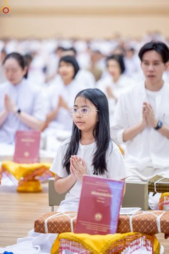 ภาพ No.228315:วันอาทิตย์ที่ 8 มิถุนายน พ.ศ. 2568 พิธีถวายทุนสนับสนุนพระไตรปิฎกฉบับธรรมชัย และอนุรักษ์คัมภีร์โบราณ ณ ห้องแก้วสารพัดนึก 2 วัดพระธรรมกาย