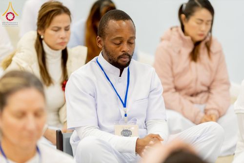 ภาพ No.233279:วันอาทิตย์ที่ 6 กรกฎาคม พ.ศ. 2568 พิธีถวายมหาสังฆทานแด่คณะสงฆ์ทั่วโลกและพิธีตักบาตรเนื่องในวันเข้าพรรษา  ณ วัดพุทธเคปทาวน์ ประเทศแอฟริกาใต้