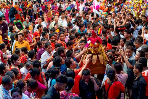 ภาพ No.261632:วันที่ 19 ตุลาคม พ.ศ. 2568 พิธีทอดกฐินสมทบ วัดกัลยาณมิตรต่างประเทศ บูชาธรรม 81 ปี หลวงพ่อธัมมชโย ณ วัดสารนาถ เมืองคาร์การชารี ประเทศบังกลาเทศ 