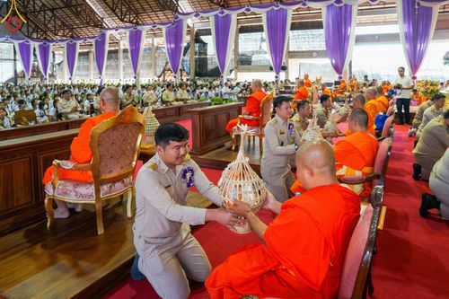 พิธีมอบโล่และทุนการศึกษา โครงการโรงเรียนส่งเสริมศีลธรรม  "นักบุญขุนเขา" ครั้งที่ ๒ ณ อาคารธรรมสภา วัดบ้านขุน ตำบลบ่อหลวง อำเภอฮอด จังหวัดเชียงใหม่ วันอังคารที่ ๒๗ กุมภาพันธ์ พ.ศ.๒๕๖๗