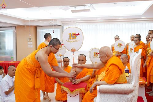 ภาพ No.233677:วันอาทิตย์ที่ 6 กรกฎาคม พ.ศ.2568 พิธีสมโภช 15 ปี วัดพระธรรมกายเกาลูน และพิธีมุทิตาสักการะเปรียญธรรม 9 ประโยค ณ วัดพระธรรมกายเกาลูน เขตปกครองพิเศษฮ่องกง สาธารณรัฐประชาชนจีน