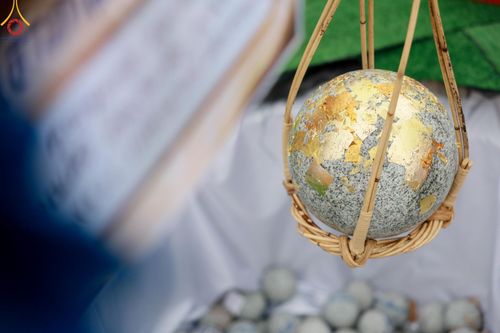 ภาพ No.142569:พิธีพัทธสีมา ประดิษฐานลูกนิมิตมหาสมบัติ สถาปนาอุโบสถวัดพระธรรมกายลอนดอน บูชาธรรม 80 ปี หลวงพ่อธัมมชโย วันเสาร์ที่ 22 มิถุนายน พ.ศ. 2567