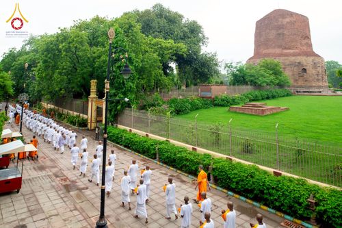 ภาพ No.231038:วันที่ 1 กรกฎาคม พ.ศ. 2568 โครงการบรรพชาสามเณร 300 รูป ถวายเป็นพุทธบูชา  วันอาสาฬหบูชา ณ จุดกำเนิดพระรัตนตรัย  ต้นแหล่งธัมมจักกัปปวัตตนสูตร เมืองพาราณสี  สารนาถ ประเทศอินเดีย