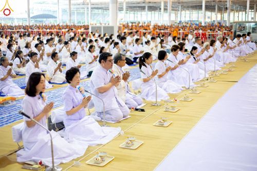 ภาพ No.188509:พิธีถวายภัตตาหารเป็นสังฆทาน แด่พระธรรมยาตรา ในโครงการธรรมยาตรา กตัญญูบูชา มหาปูชนียาจารย์ พระมงคลเทพมุนี(สด จนฺทสโร) พระผู้ปราบมาร อนุสรณ์สถาน 7 แห่ง ปีที่ 13 ณ สภาธรรมกายสากล วัดพระธรรมกาย วันที่ 3 มกราคม พ.ศ. 2568