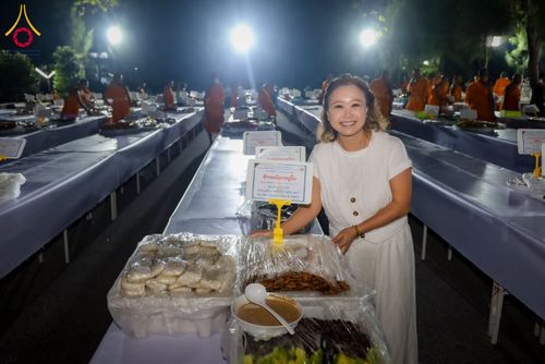 ภาพ No.288009:วันที่ 4 มกราคม พ.ศ. 2569 พิธีถวายภัตตาหารเป็นสังฆทาน แด่พระธรรมยาตรา ในโครงการธรรมยาตรา กตัญญูบูชา มหาปูชนียาจารย์ พระมงคลเทพมุนี(สด จนฺทสโร) พระผู้ปราบมาร อนุสรณ์สถาน 7 แห่ง ปีที่ 14 ณ อนุสรณ์สถานมหาวิหารพระมงคลเทพมุนี (โลตัสแลนด์) อ.สองพี่น้อง จ.สุพรร